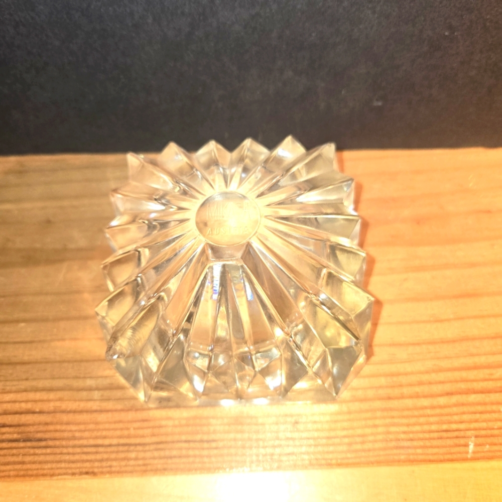RARE MIKASA HEAVY CLEAR LEAD CRYSTAL DECORATIVE SQUARE AUSTRALIA ASHTRAY